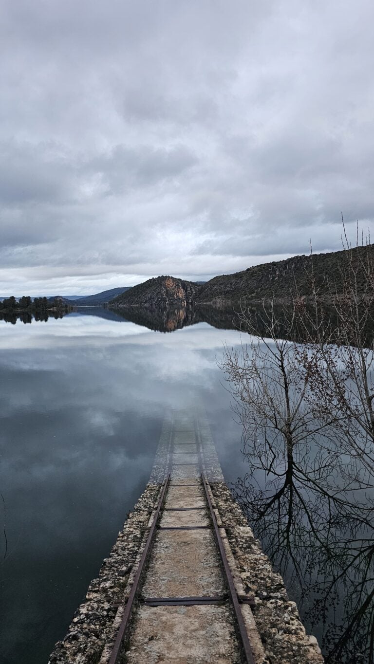 España pierde un 46 % del consumo urbano de agua por evaporación de embalses, según un estudio