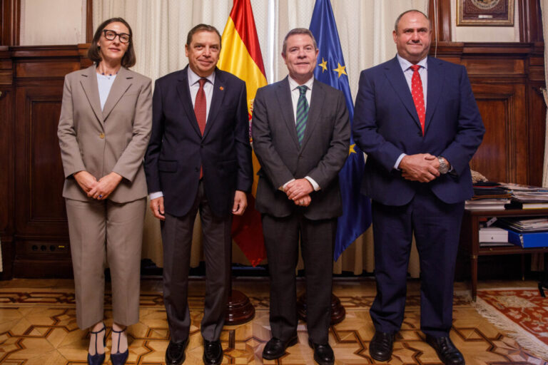 Page y Planas defienden una PAC con «fondos suficientes» para hacer frente a los retos del sector agrario