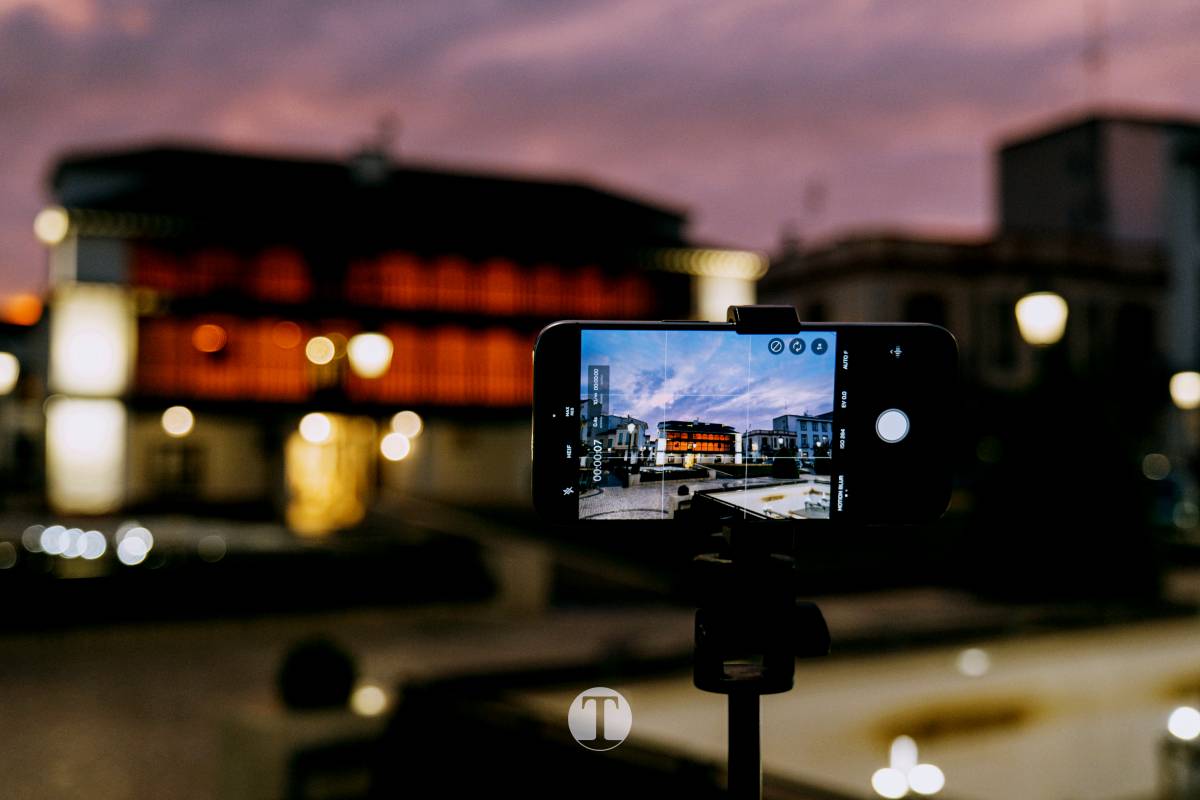 Un atardecer sin avisar: la Plaza de España de Tomelloso se detiene a mirar el cielo