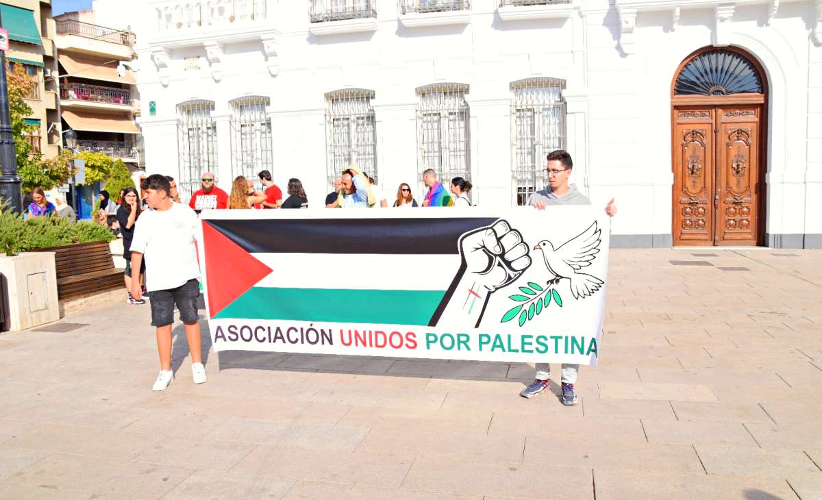 Tomelloso alza la voz por Palestina en una concentración que denuncia el “genocidio en Gaza”