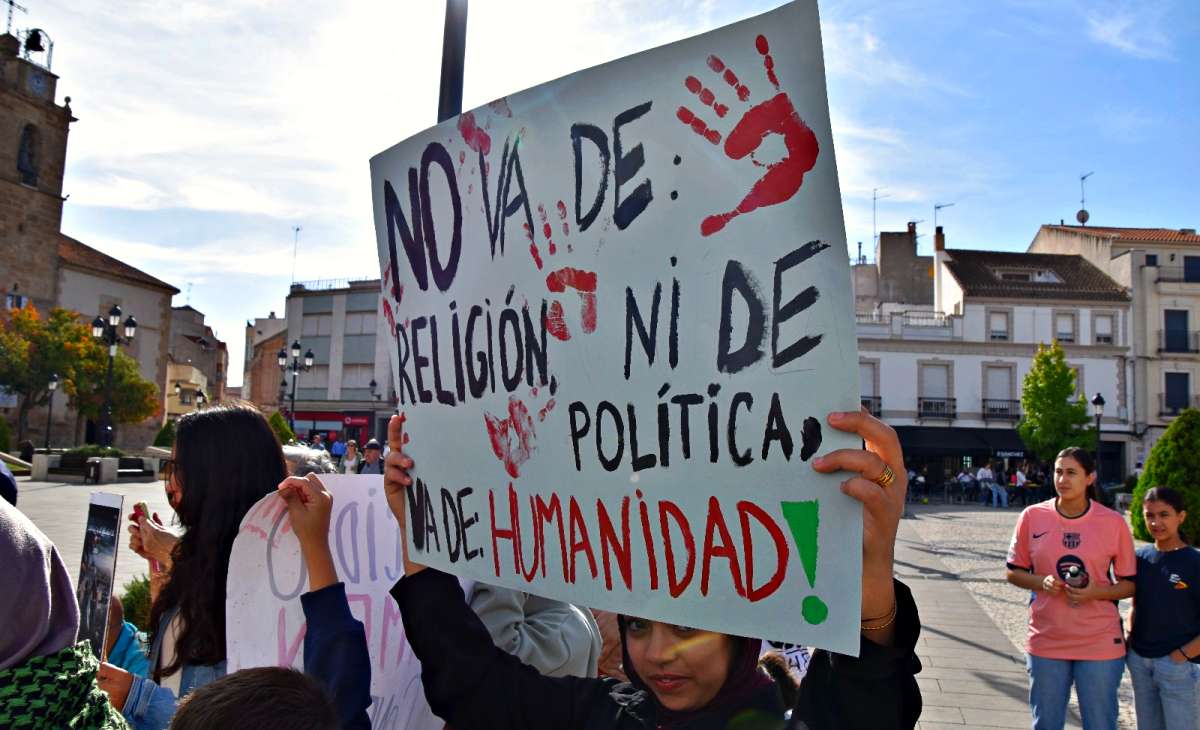 Tomelloso alza la voz por Palestina en una concentración que denuncia el “genocidio en Gaza”