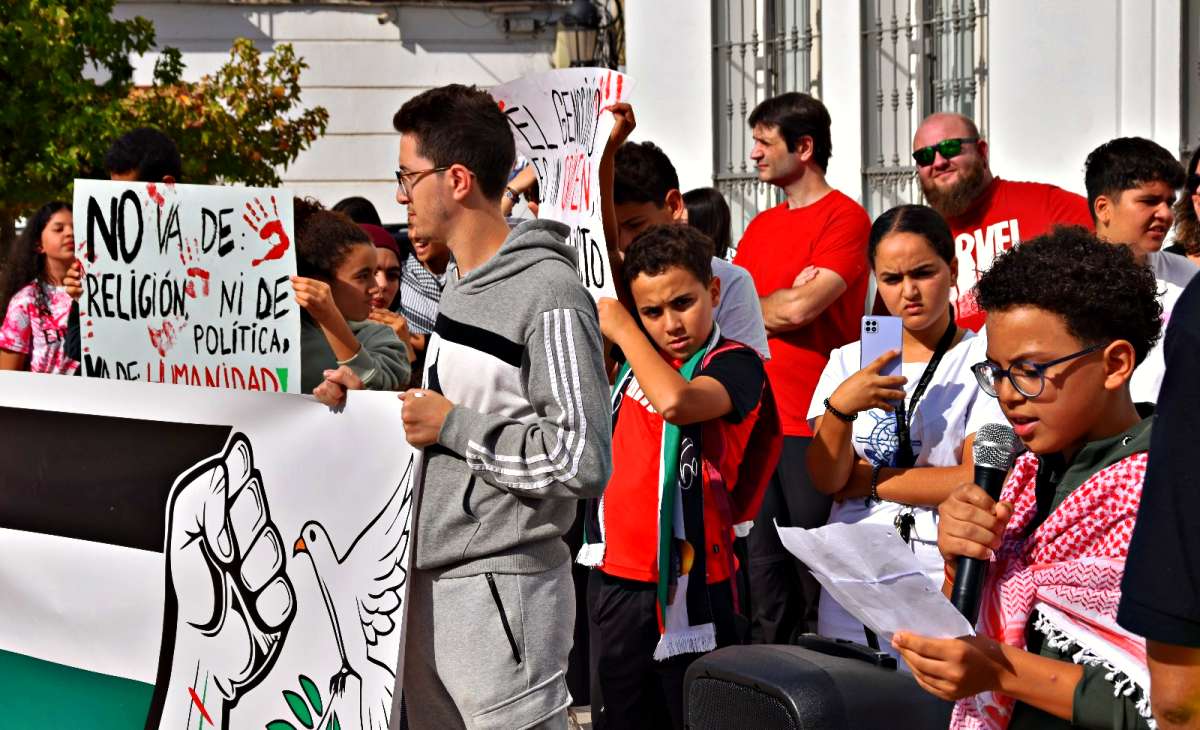 Tomelloso alza la voz por Palestina en una concentración que denuncia el “genocidio en Gaza”