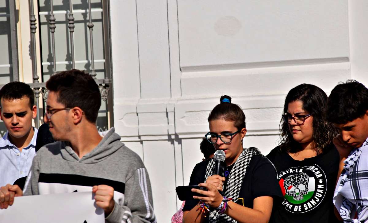 Tomelloso alza la voz por Palestina en una concentración que denuncia el “genocidio en Gaza”