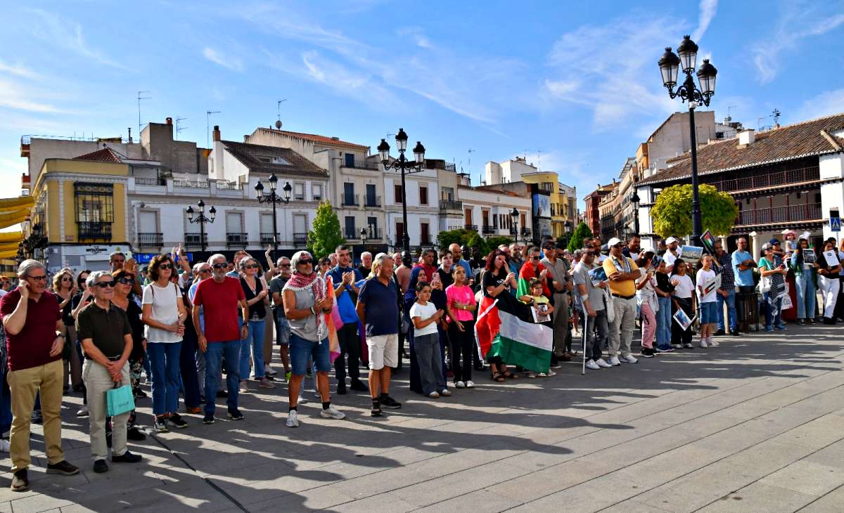 Tomelloso alza la voz por Palestina en una concentración que denuncia el “genocidio en Gaza”