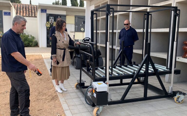 Nuevo descensor de féretros para el Cementerio Municipal de Tomelloso