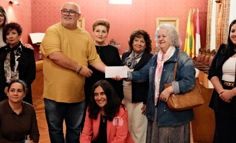 El Belén Viviente de Tomelloso se despide donando su fondo final a la AECC