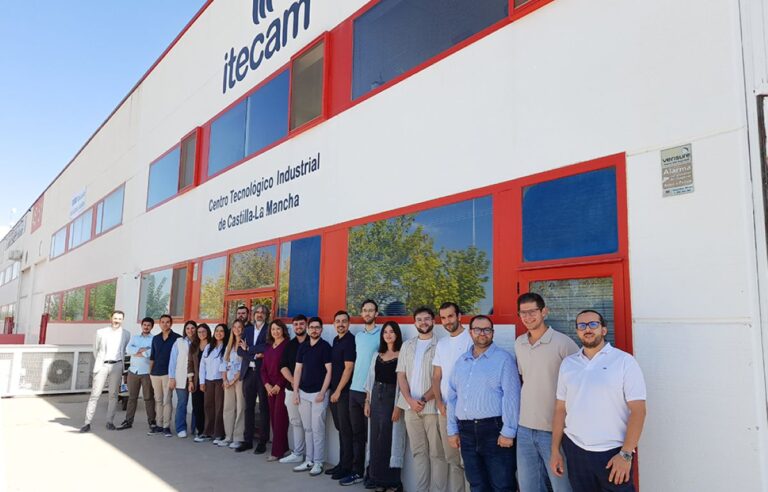 La directora general de Empleo visita Itecam para conocer a los jóvenes del Programa Investigo