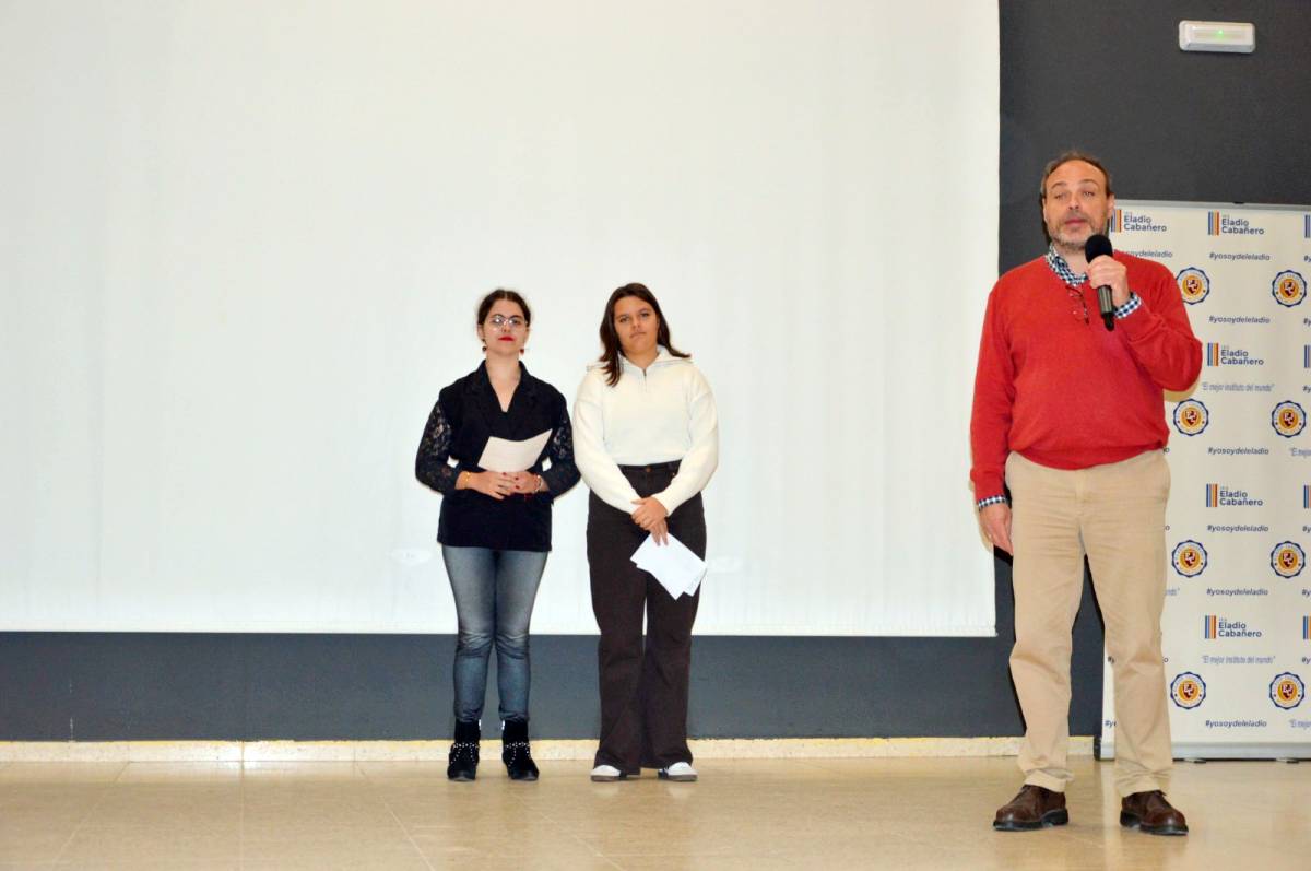 El IES Eladio Cabañero de Tomelloso rinde homenaje a Sandra Peña y se une contra el acoso escolar