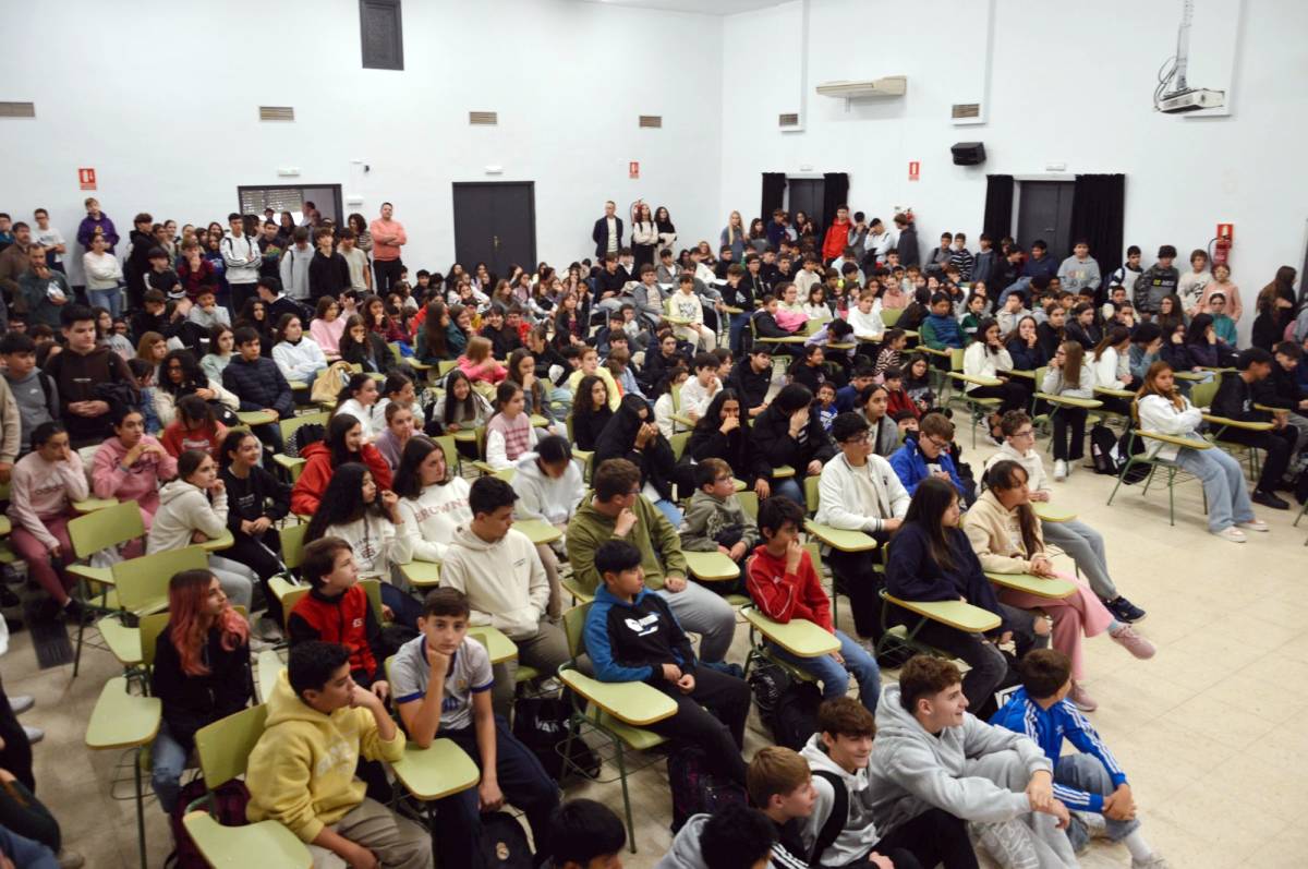 El IES Eladio Cabañero de Tomelloso rinde homenaje a Sandra Peña y se une contra el acoso escolar