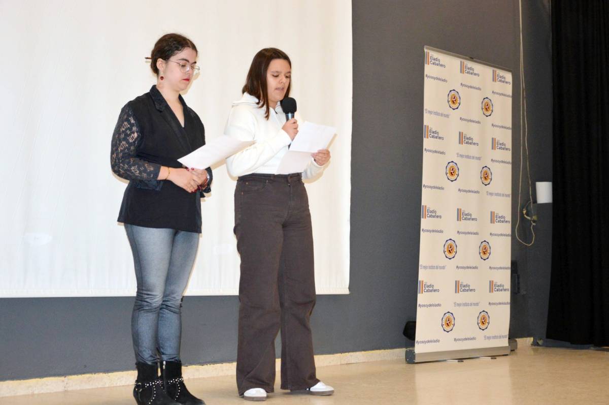 El IES Eladio Cabañero de Tomelloso rinde homenaje a Sandra Peña y se une contra el acoso escolar