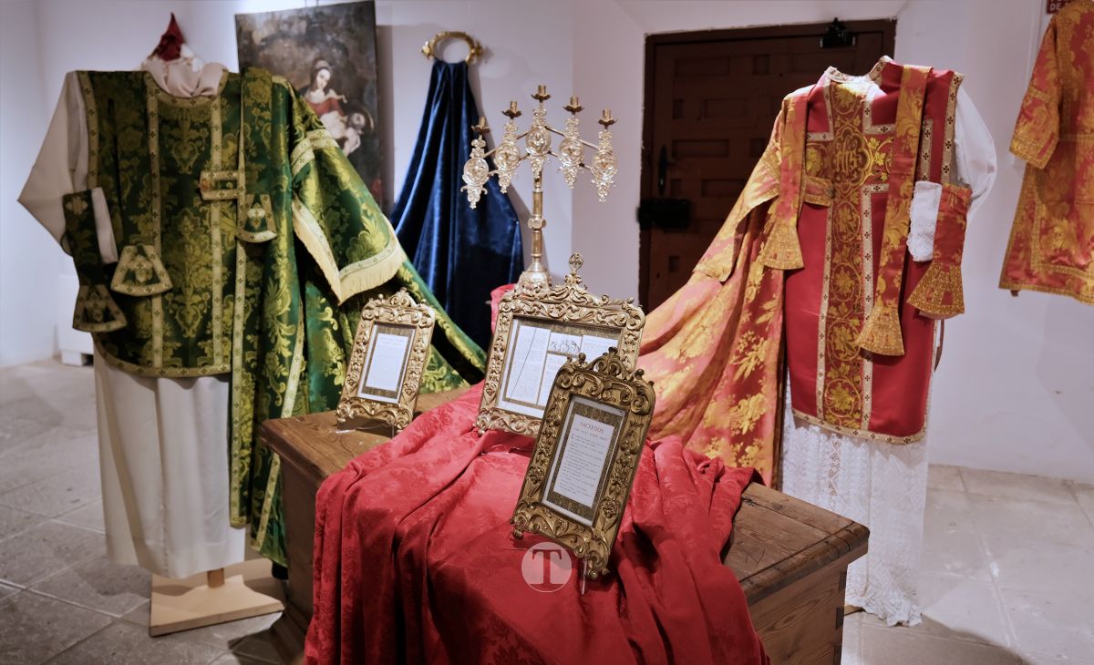 "Un legado entre bordados y plata": la Parroquia de la Asunción expone 450 años de historia en la Posada de los Portales