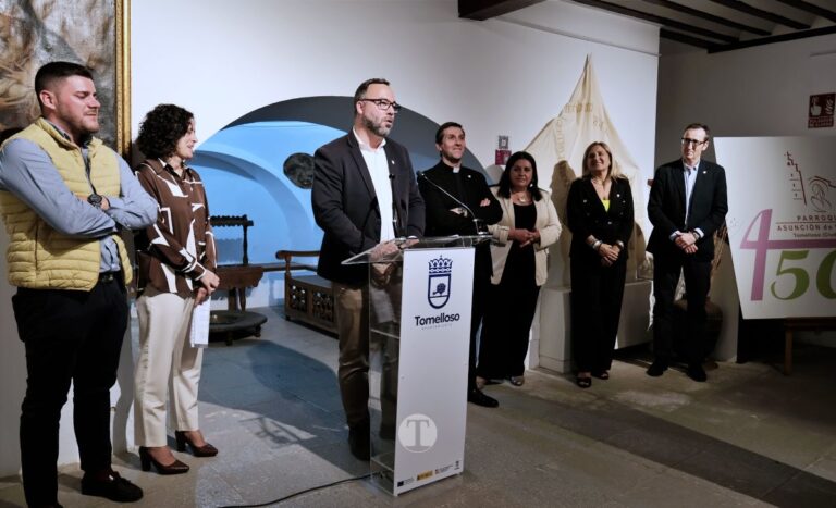 «Un legado entre bordados y plata»: la Parroquia de la Asunción expone 450 años de historia en la Posada de los Portales
