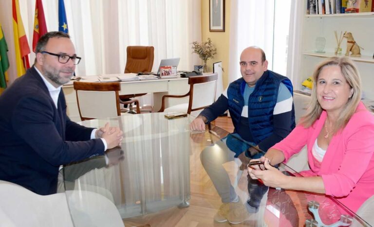 La Hermandad San Isidro recibe información sobre el proyecto de planta de biometano en Tomelloso