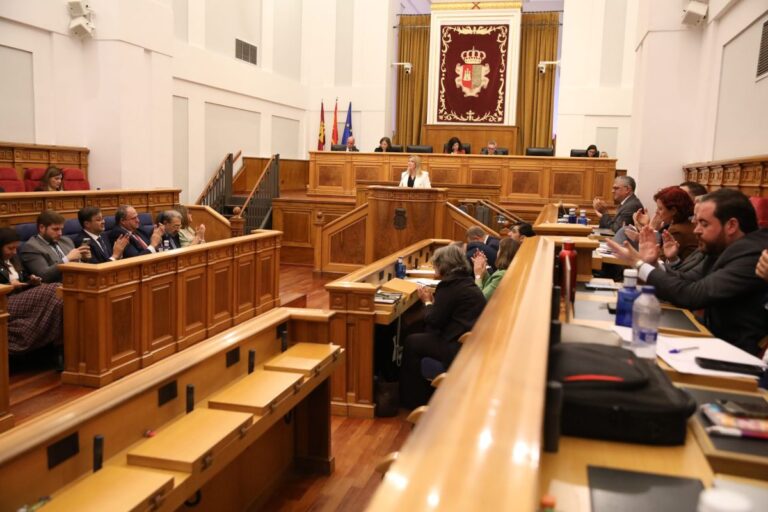 Aprobadas las propuestas socialistas en las Cortes, que incluyen renovar la carrera profesional sanitaria