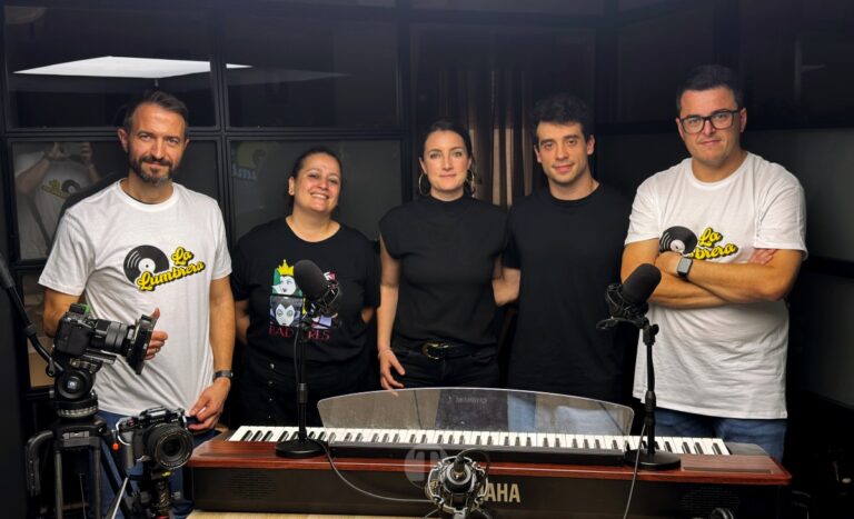 Cristina Rodríguez y los Debuguis iluminan La Lumbrera con su soul y energía en directo