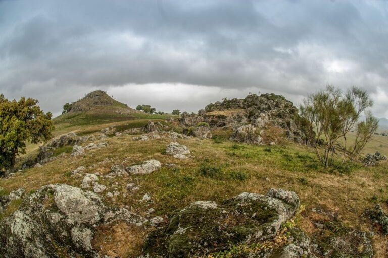 Caminar entre volcanes dormidos en Castilla-La Mancha: los Castillejos de La Bienvenida