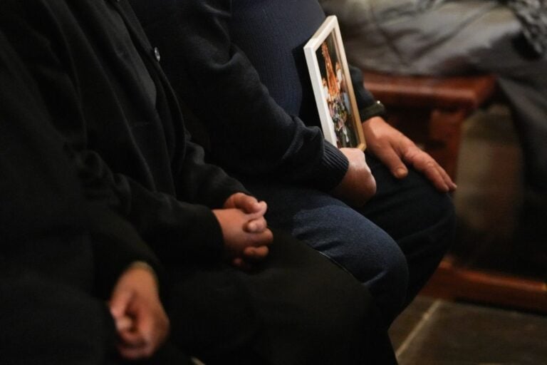 Un discurso de tres familiares y la lectura de los nombres de las víctimas en el funeral de estado tras la DANA