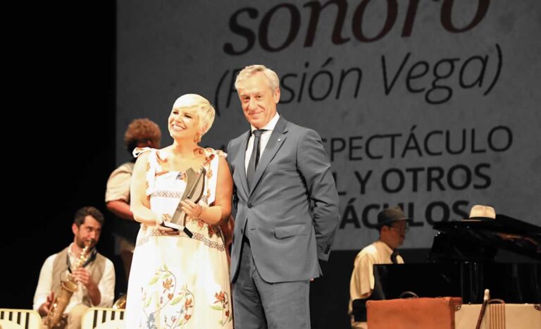 Eurocaja Rural entrega el premio ‘Mejor Musical y Otros Espectáculos’ en los XXXIII Premios Teatro de Rojas