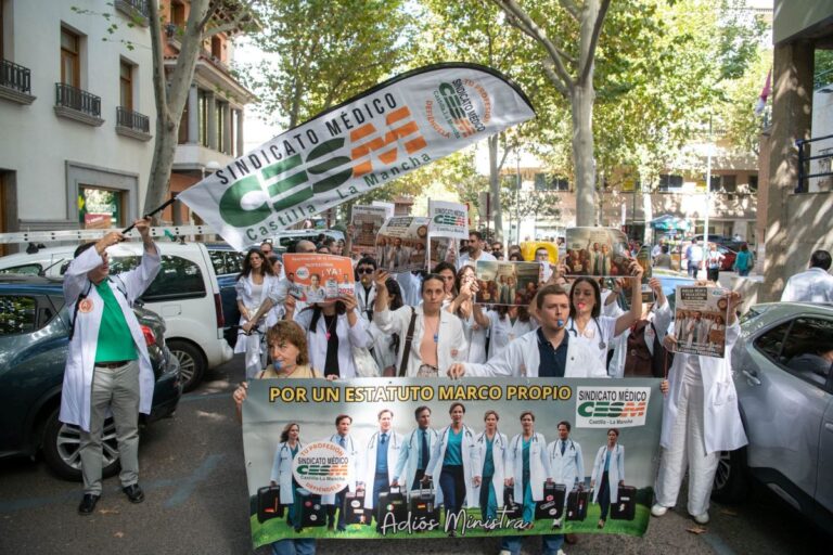 El Sindicato Médico pedirá en las Cortes una partida en los presupuestos para reactivar la carrera profesional