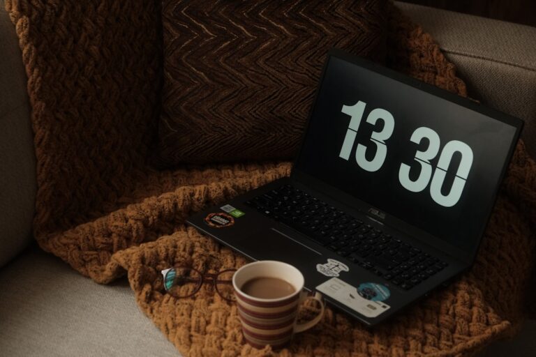 Fichaje digital y facturación electrónica: dos pilares legales que las pymes no pueden ignorar
