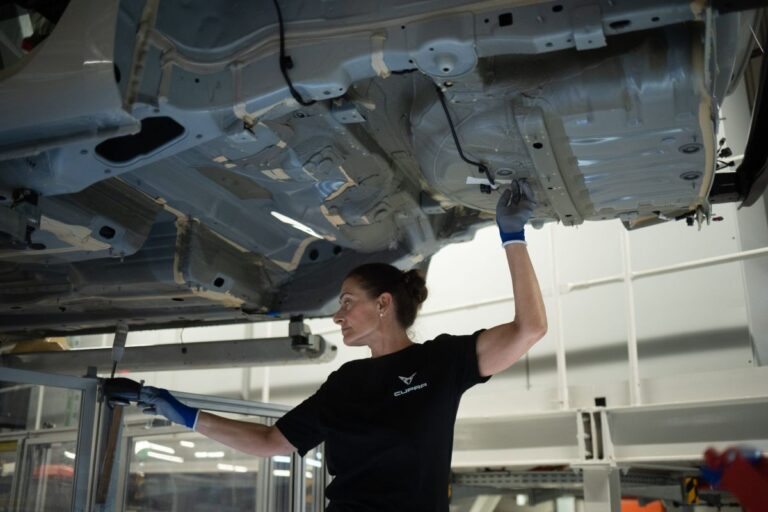 Baja la producción industrial un 0,2 % en agosto en Castilla-La Mancha