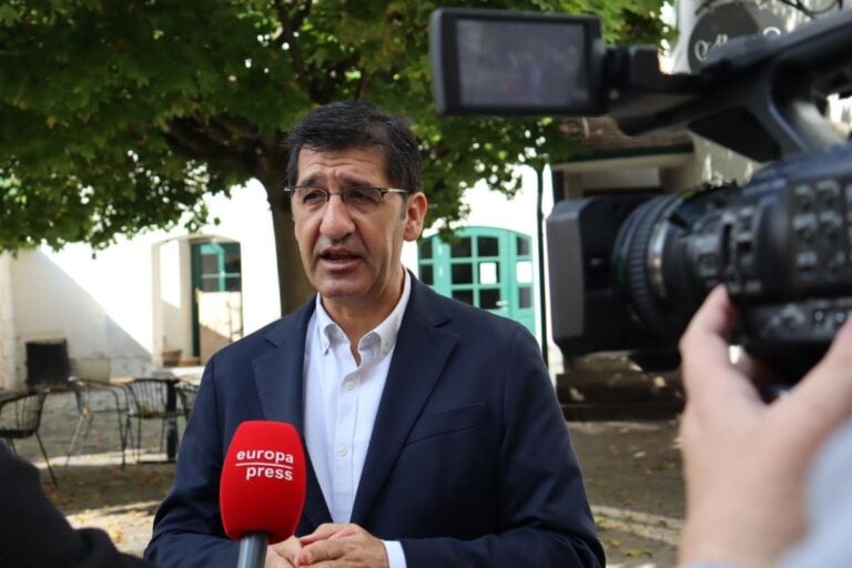 Caballero reclama el apoyo de Europa en la promoción del vino en mercados exteriores, destacando el asiático