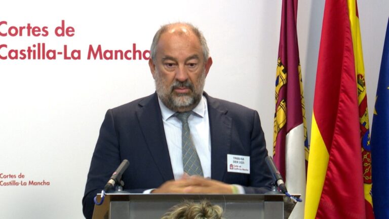 Garde pide que la ley de universidades cuente con financiación y colaborará con la Junta para que sea «útil»