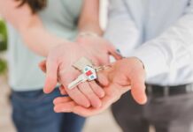 Vivienda estudia la mejora de la línea de avales a jóvenes para comprar su primera casa