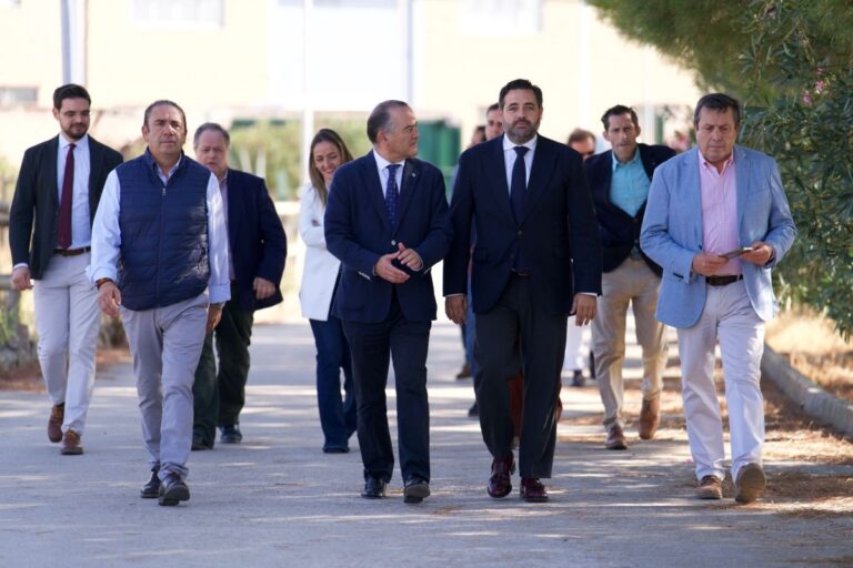 Núñez pide a Page que los diputados por C-LM en el Congreso voten contra la subida de la cuota de autonómos