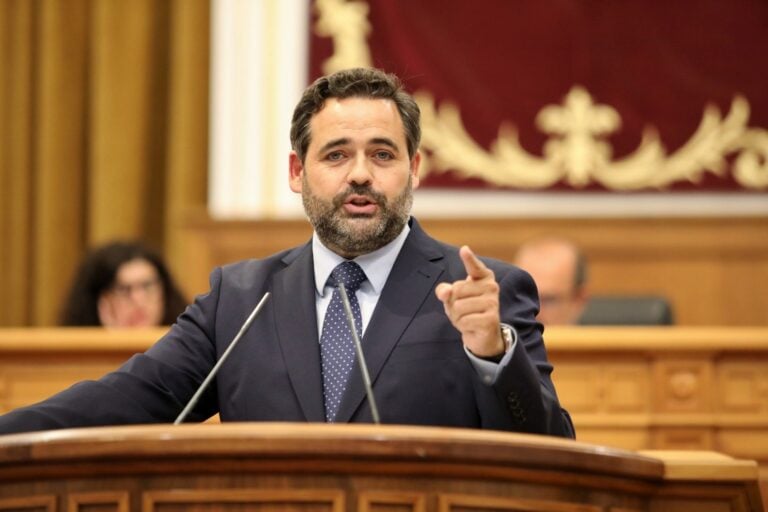 Núñez reprocha a Page, tras hablar sobre financiación, que «sea valiente ante micrófonos pero cobarde en el Congreso»