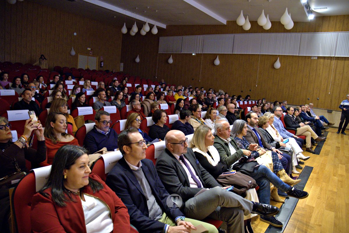 Puertas Abiertas celebra 30 años de lucha por la salud mental con un emotivo acto institucional en Tomelloso