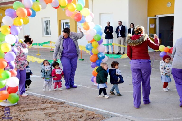 Alumnos de la EI Lorencete de Tomelloso «corren» por los derechos de la infancia y  por la leucemia infantil