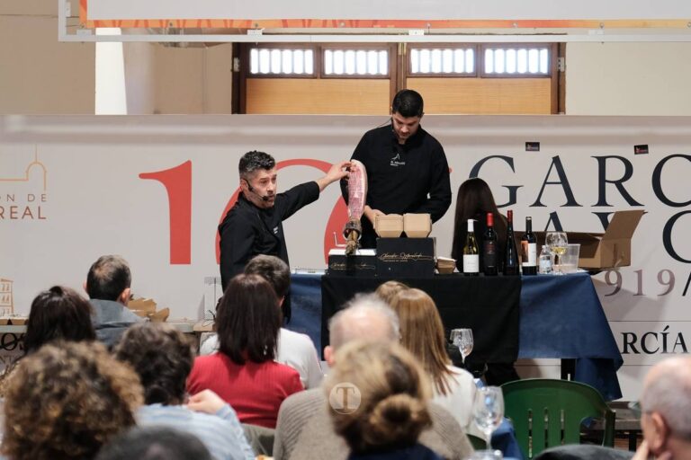 Sabor y solidaridad en la cata de jamón y vino de Tomelloso