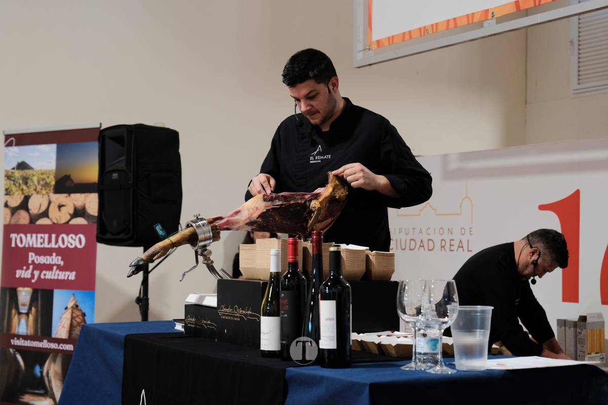 Sabor y solidaridad en la cata de jamón y vino de Tomelloso