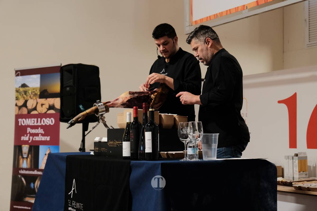 Sabor y solidaridad en la cata de jamón y vino de Tomelloso