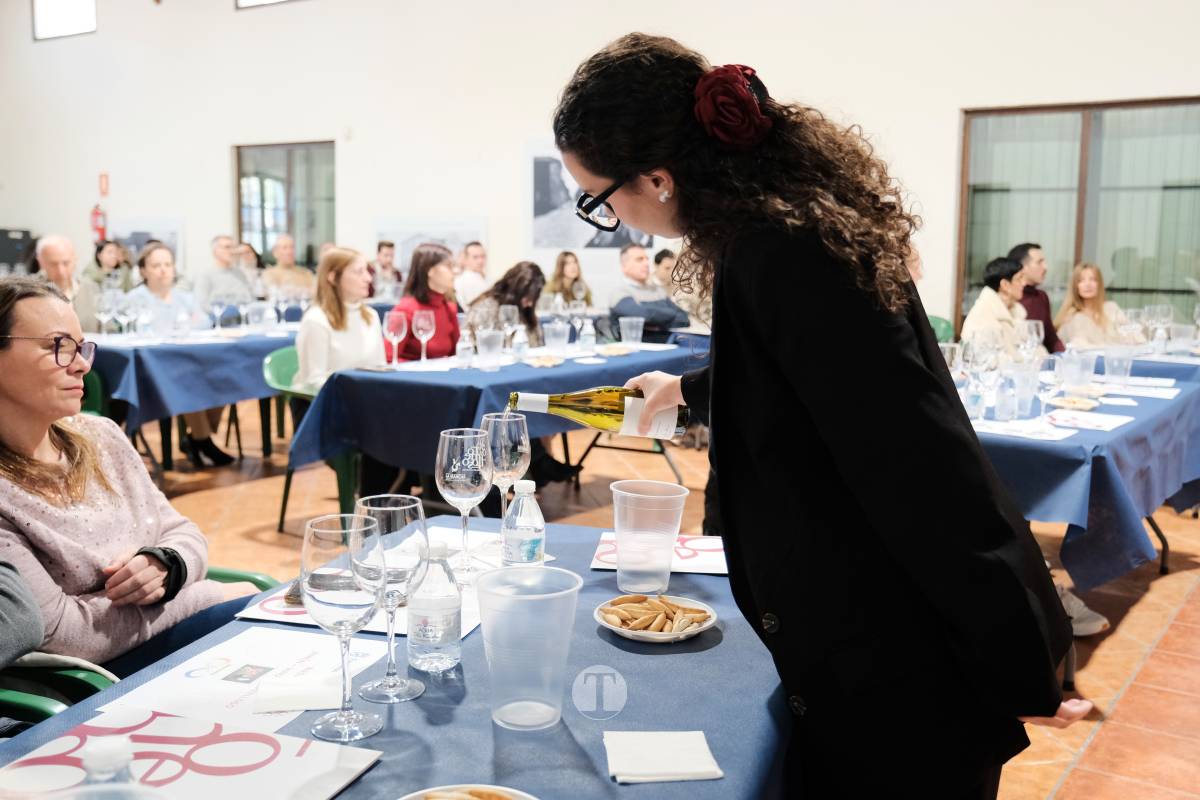 Sabor y solidaridad en la cata de jamón y vino de Tomelloso