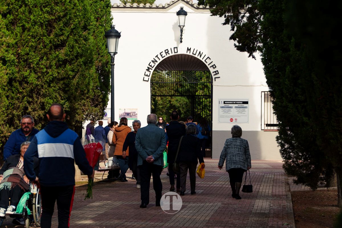 Tomelloso honra a sus difuntos en un emotivo Día de Todos los Santos