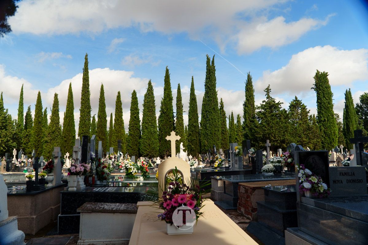 Tomelloso honra a sus difuntos en un emotivo Día de Todos los Santos