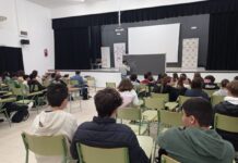 Alumnos del IES Eladio Cabañero de Tomelloso reciben charlas sobre nutrición con Francisco Martínez