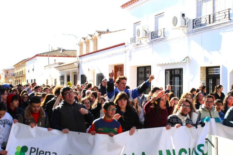 Cientos de personas llenan de inclusión las calles de Tomelloso en la II Marcha Solidaria de AFAS