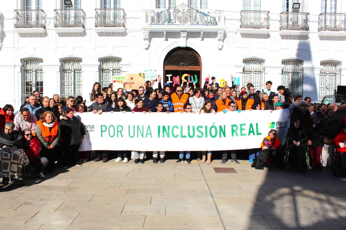 Cientos de personas llenan de inclusión las calles de Tomelloso en la II Marcha Solidaria de AFAS