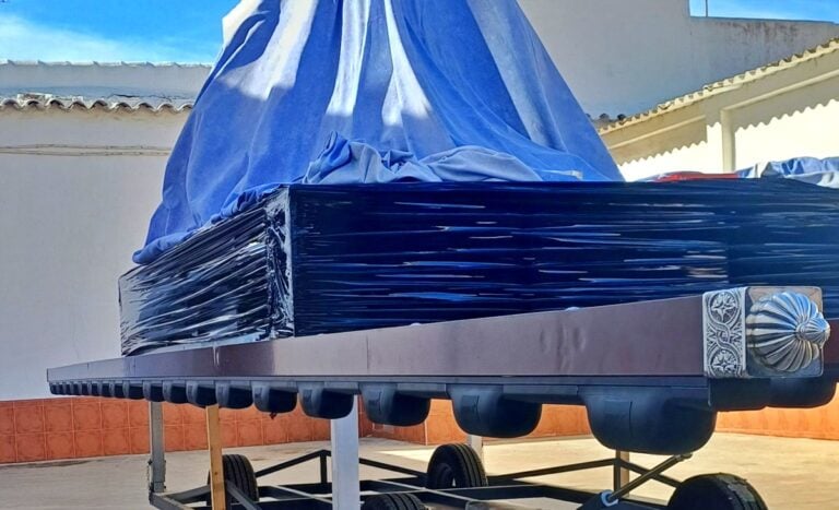 La Hermandad de la Soledad innova para proteger la salud de sus anderos