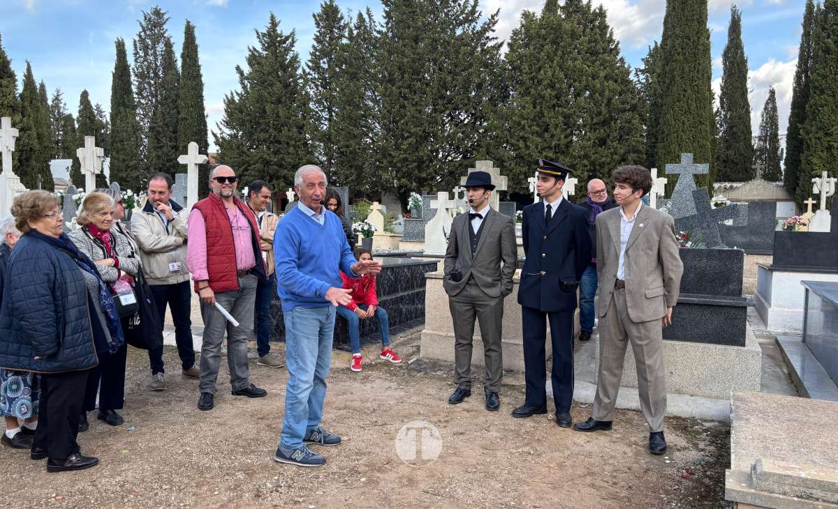 Plinio, Don Lotario y los personajes de Tomelloso toman el cementerio