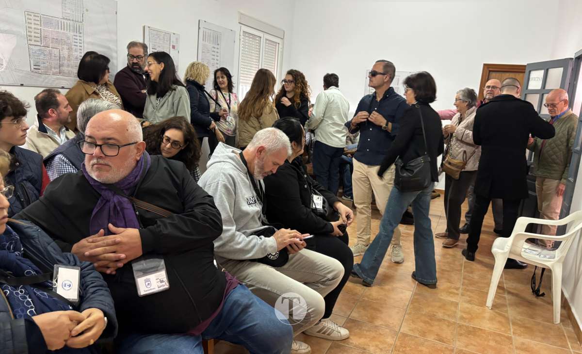 Plinio, Don Lotario y los personajes de Tomelloso toman el cementerio