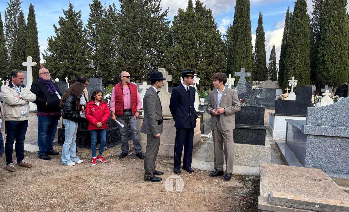 Plinio, Don Lotario y los personajes de Tomelloso toman el cementerio