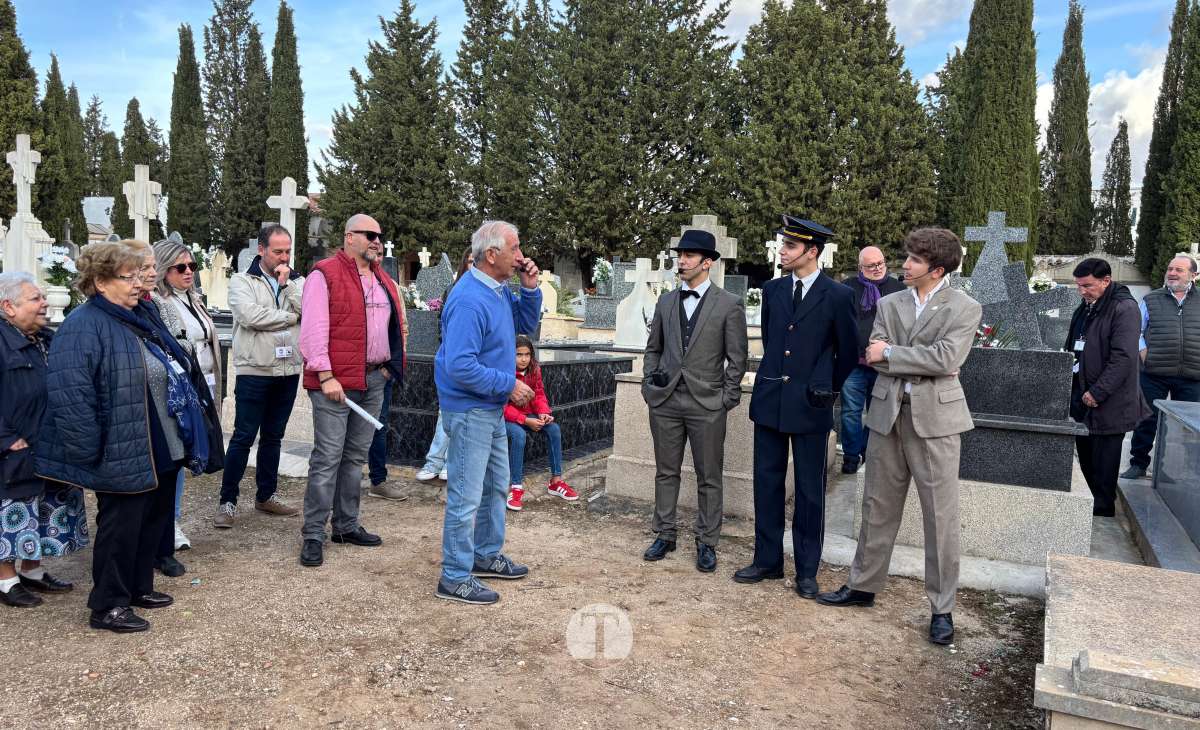 Plinio, Don Lotario y los personajes de Tomelloso toman el cementerio
