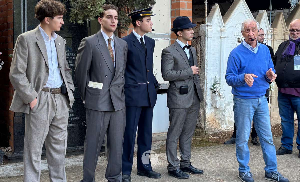 Plinio, Don Lotario y los personajes de Tomelloso toman el cementerio