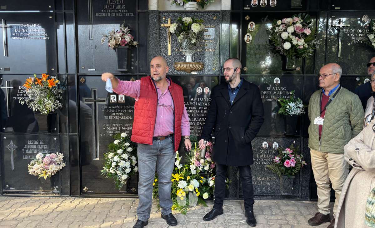 Plinio, Don Lotario y los personajes de Tomelloso toman el cementerio