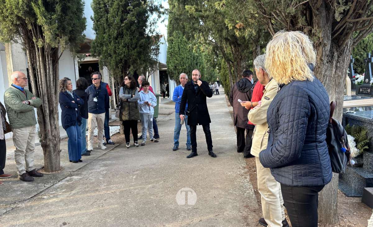 Plinio, Don Lotario y los personajes de Tomelloso toman el cementerio