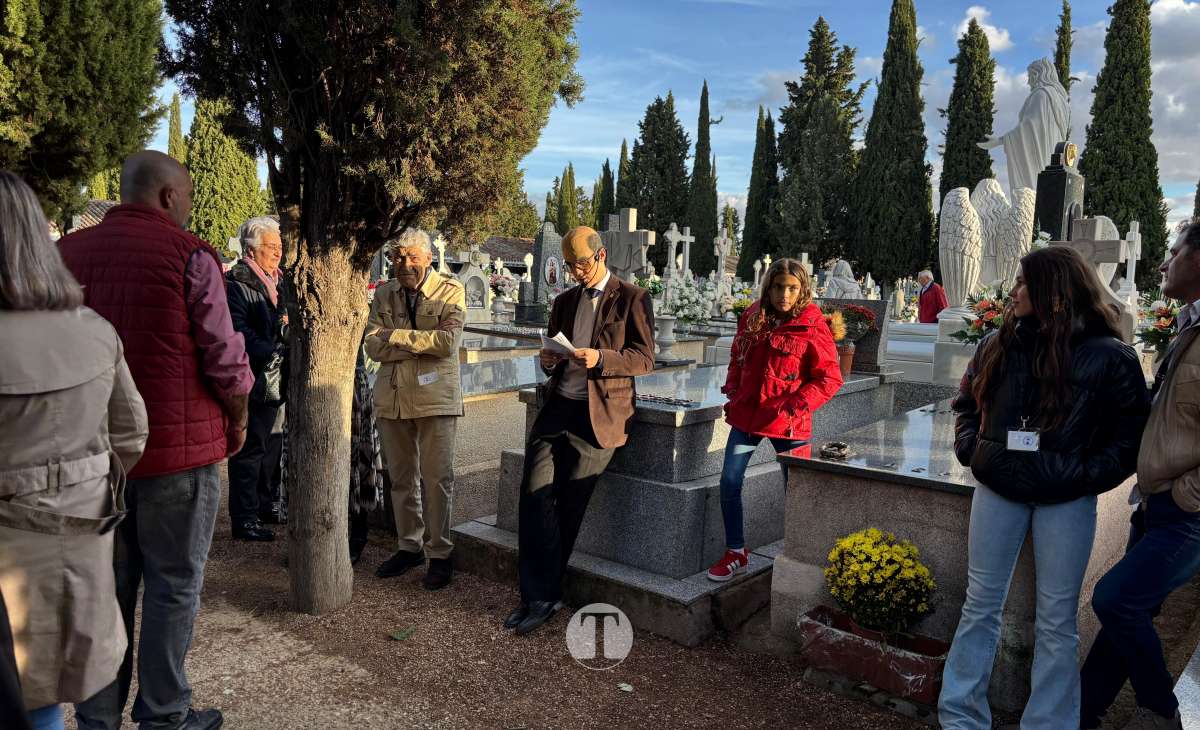Plinio, Don Lotario y los personajes de Tomelloso toman el cementerio